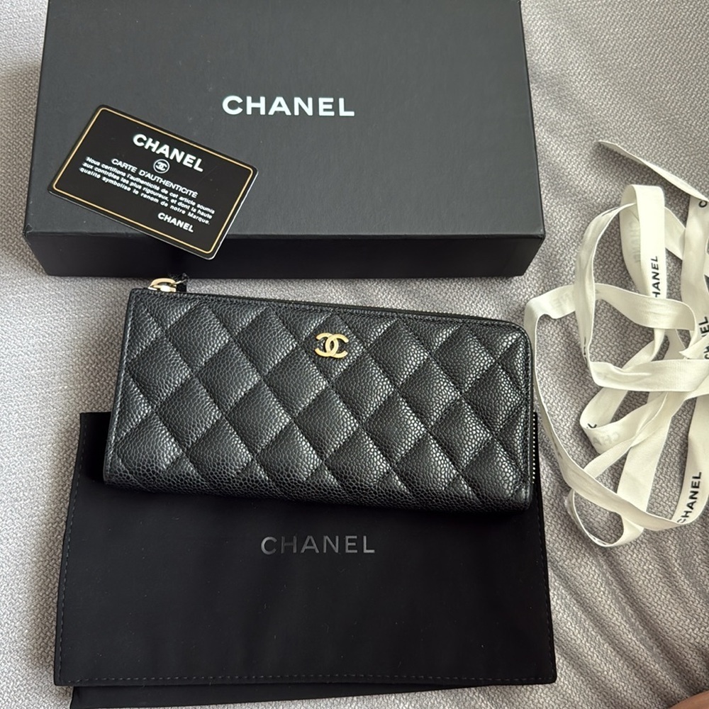 Chanel Black Quilted Leather Wallet - Picture 9 of 17